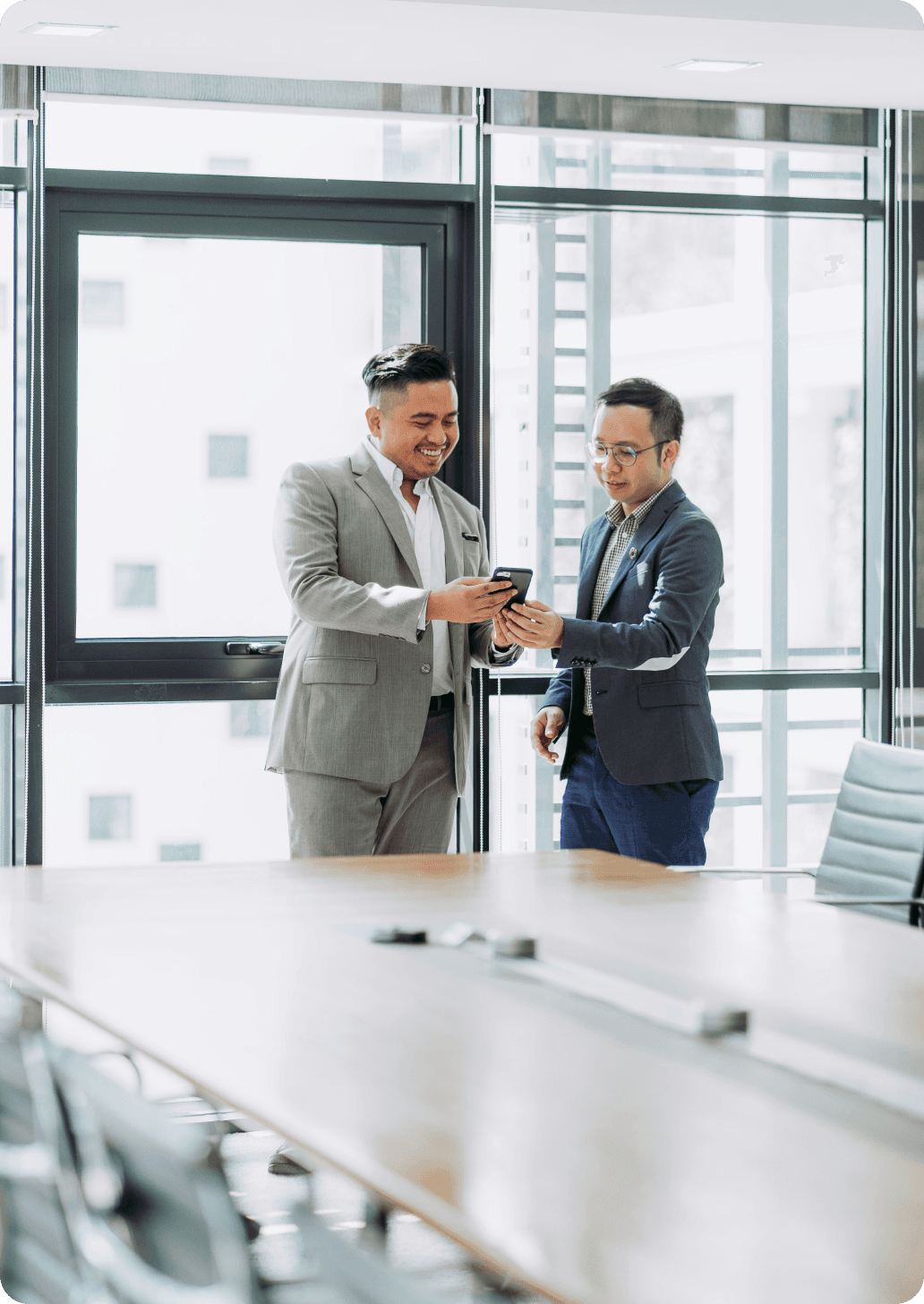 Obchodní partneři si podávají ruce